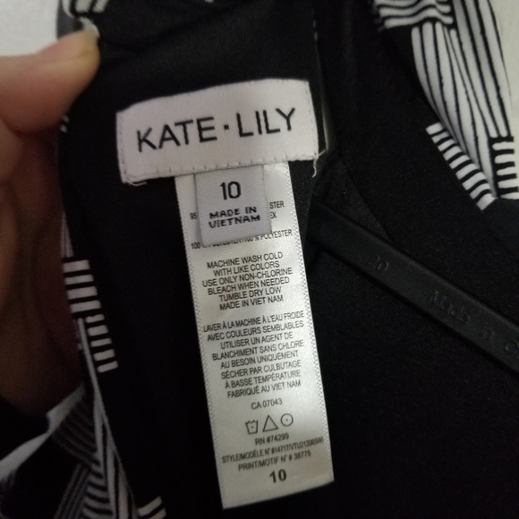 Kate & Lily Sleeveless All Over Print Jumpsuit - Picture 12 of 16